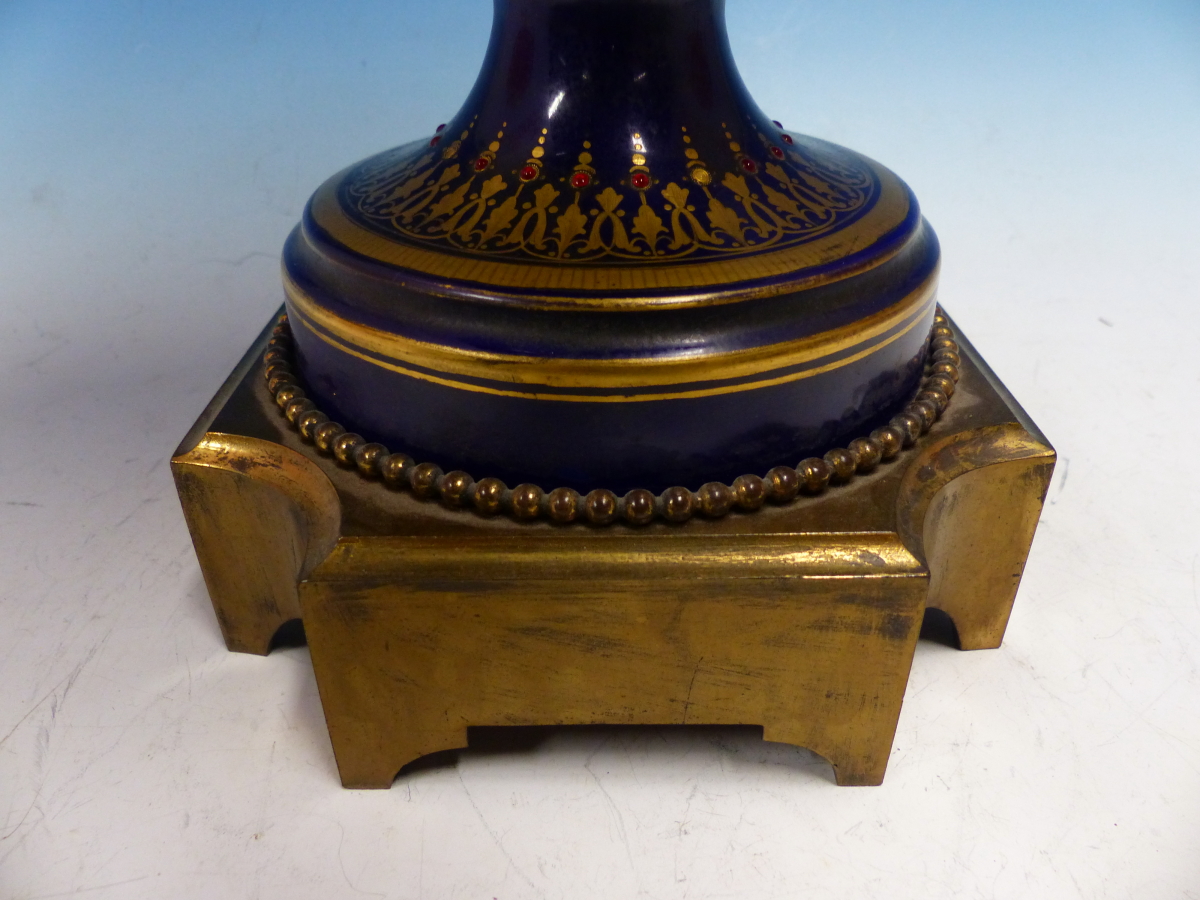 A SEVRES STYLE JEWELLED BLUE GROUND BALUSTER VASE AND COVER PAINTED WITH A ROUNDEL OF A GENTLEMAN - Image 3 of 24