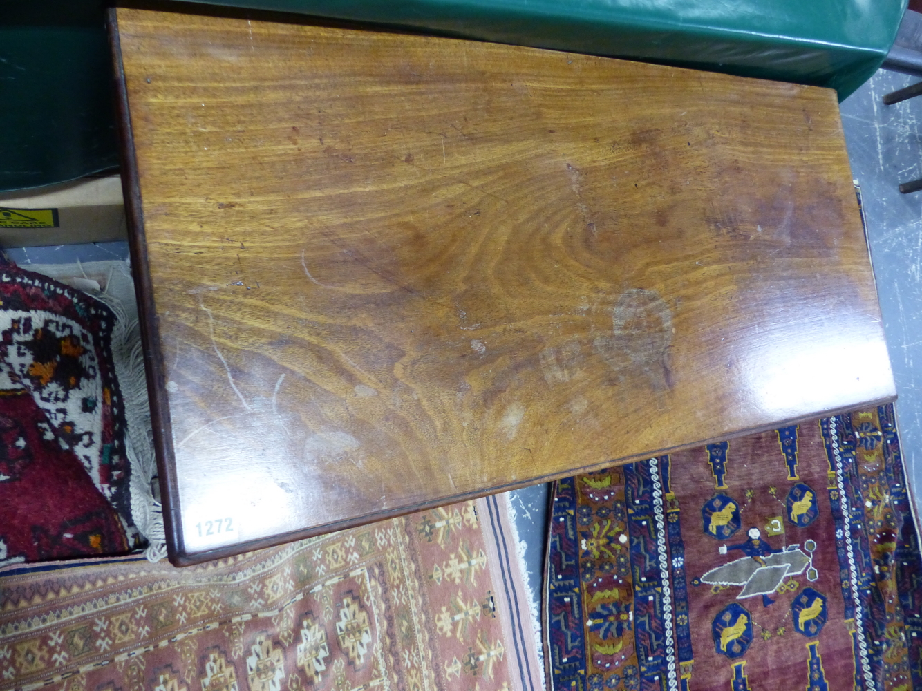 A GEO.III.MAHOGANY FOLD OVER TEA TABLE WITH FRIEZE DRAWER ON PLAIN SQUARE TAPERED LEGS. 88 x 85 x - Image 2 of 5