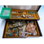THE CONTENTS OF A VINTAGE JEWELLERY CASE TO INCLUDE A QUANTITY OF COSTUME JEWELLERY.