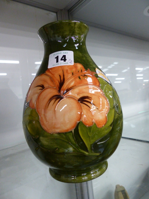 A MOORCROFT GREEN GROUND VASE WITH PAPER LABEL TOGETHER WITH A LATER MOORCROFT TABLE LAMP. (2) - Image 2 of 8