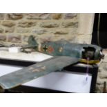 A GERMAN WORLD WAR II MODEL FIGHTER PLANE WITH FUEL DRIVEN ENGINE, THE WINGS. W 85cms.