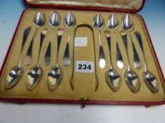 A CASED SET OF TWELVE HALLMARKED SILVER TEA SPOONS WITH SUGAR TONGS.