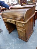 AN OAK SLATTED ROLL TOP KNEEHOLE DESK, THE APRON DRAWER FLANKED BY THREE DRAWERS ON PLINTH BASE. W