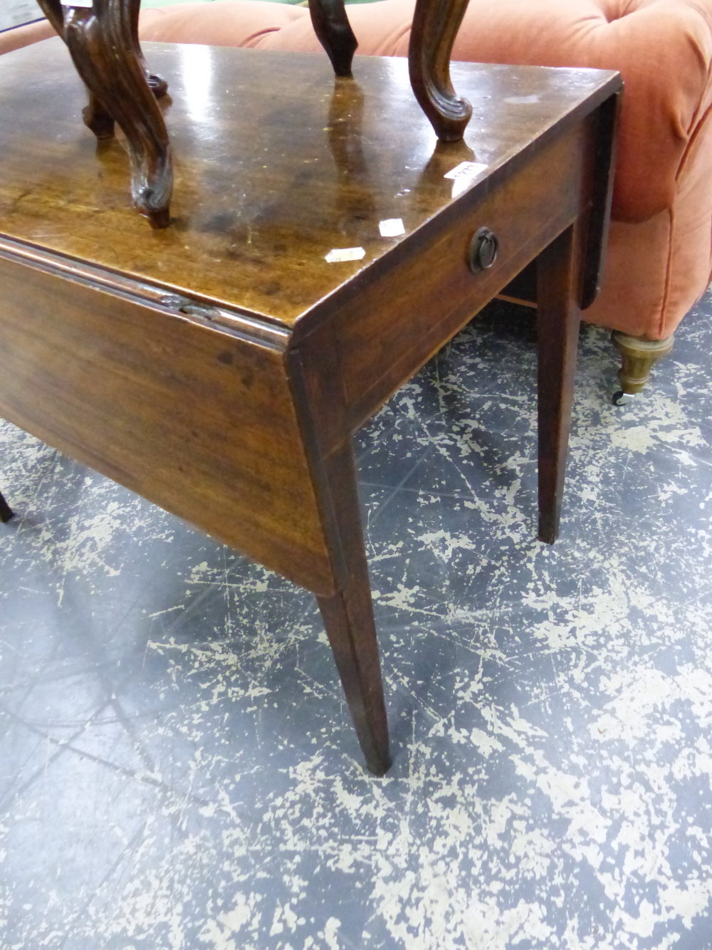 A LATE GEORGIAN MAHOGANY PEMBROKE TABLE WITH END DRAWER ON SQUARE TAPERED LEGS. W.91 x H.67cms. - Image 4 of 4