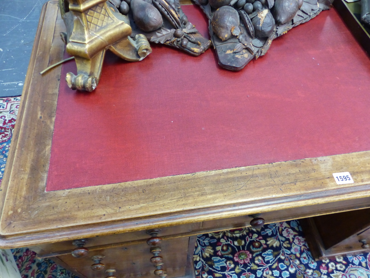 A VICTORIAN MAHOGANY TWIN PEDESTAL WRITING DESK WITH ARRANGEMENT OF NINE DRAWERS STANDING ON - Image 3 of 16