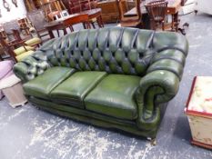 A MODERN LEATHER BUTTON BACK TWO SEATER SETTEE ON TURNED LEGS WITH BRASS CASTERS.