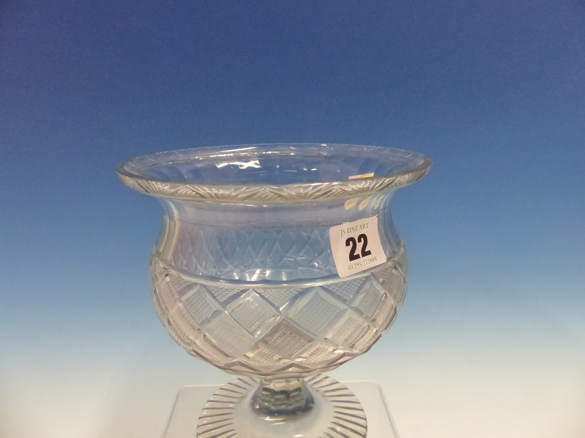 A FOOTED THISTLE SHAPED CLEAR GLASS BOWL, THE BODY WITH STRAWBERRY CUT DIAMOND DIAPER BAND ABOVE - Image 2 of 8