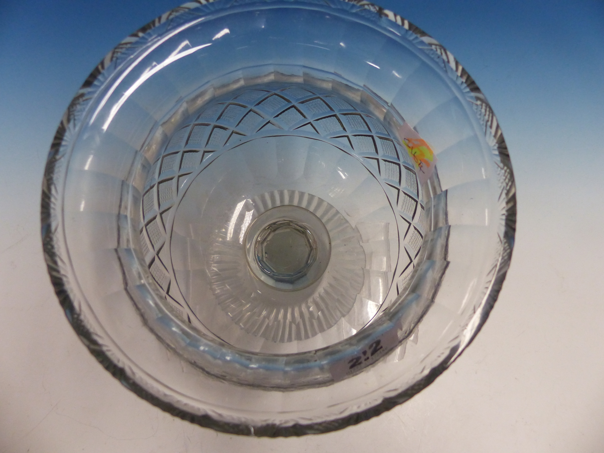 A FOOTED THISTLE SHAPED CLEAR GLASS BOWL, THE BODY WITH STRAWBERRY CUT DIAMOND DIAPER BAND ABOVE - Image 6 of 8