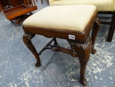 AN EARLY 20th.C.CHIPPENDALE STYLE MAHOGANY SMALL STOOL.