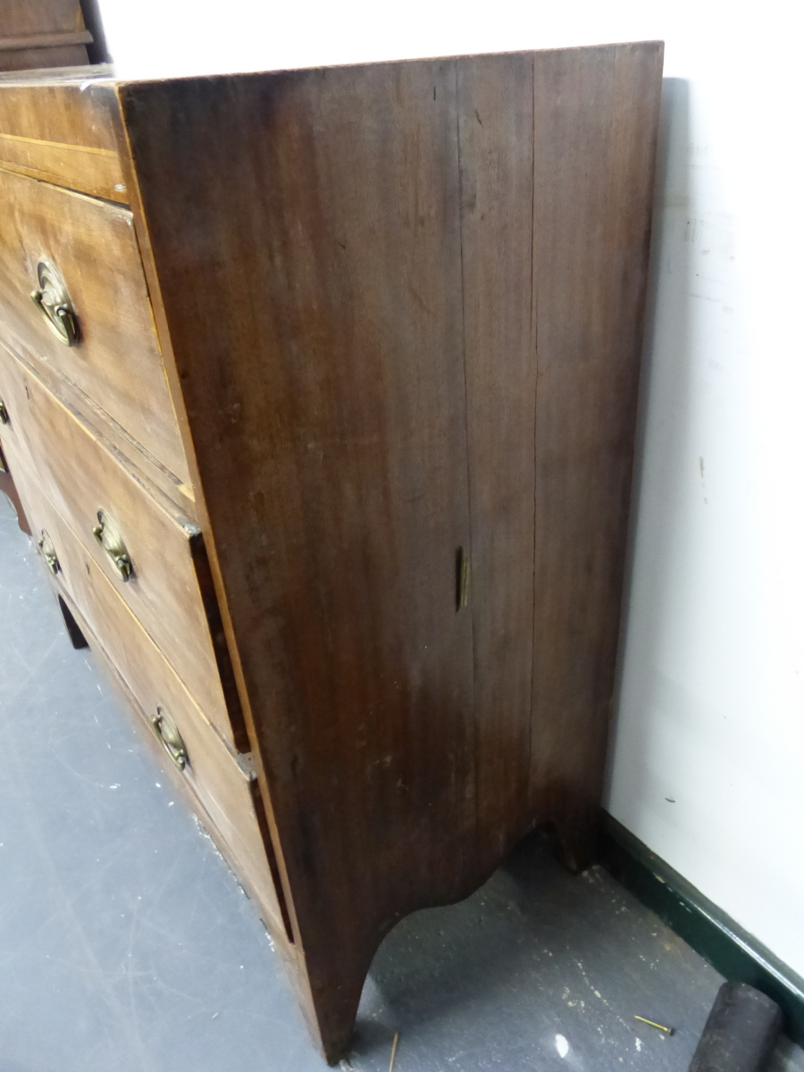 A REGENCY MAHOGANY CHEST OF THREE GRADED DRAWERS EACH WITH HOLLY LINED EDGE AND ABOVE A SERPENTINE - Image 7 of 10