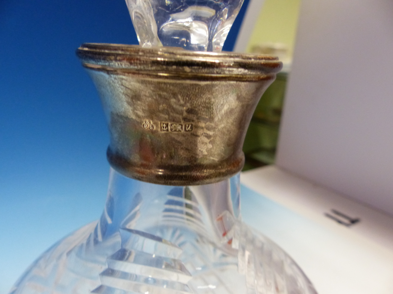 A HALLMARKED SILVER DRESSING MIRROR, SILVER NAIL BUFFER, SHOE HORN, A HUNTING FLASK, AND A SILVER - Image 3 of 4