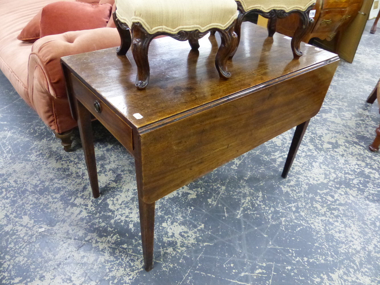 A LATE GEORGIAN MAHOGANY PEMBROKE TABLE WITH END DRAWER ON SQUARE TAPERED LEGS. W.91 x H.67cms.