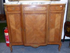 A LATE 19th.C.FRENCH BREAKFRONT COMMODE WITH PALE MARBLE TOP, ORMOLU RING HANDLES AND INLAID BORDERS