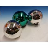THREE FRENCH VERGO GLASS MIRRORED BAUBLES, TWO OF THE SPHERES SILVERED AND THE OTHER GREEN, THE