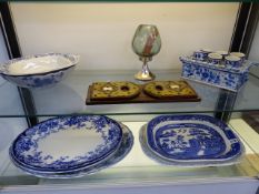 BLUE AND WHITE PLATTERS, TWO BOWLS, A QUIMPER STYLE BLUE AND WHITE HOLDER WITH SIX EGG CUPS AND A