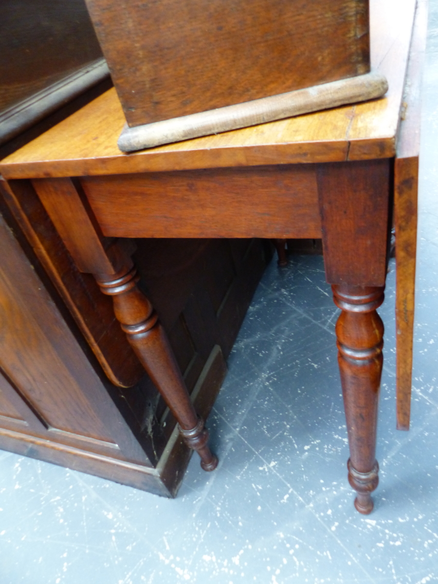 A 19th.C. OAK PEMBROKE TABLE ON TURNED TAPERING LEGS. W 84 x D 43 CLOSED x H 73.5cms. - Image 2 of 2