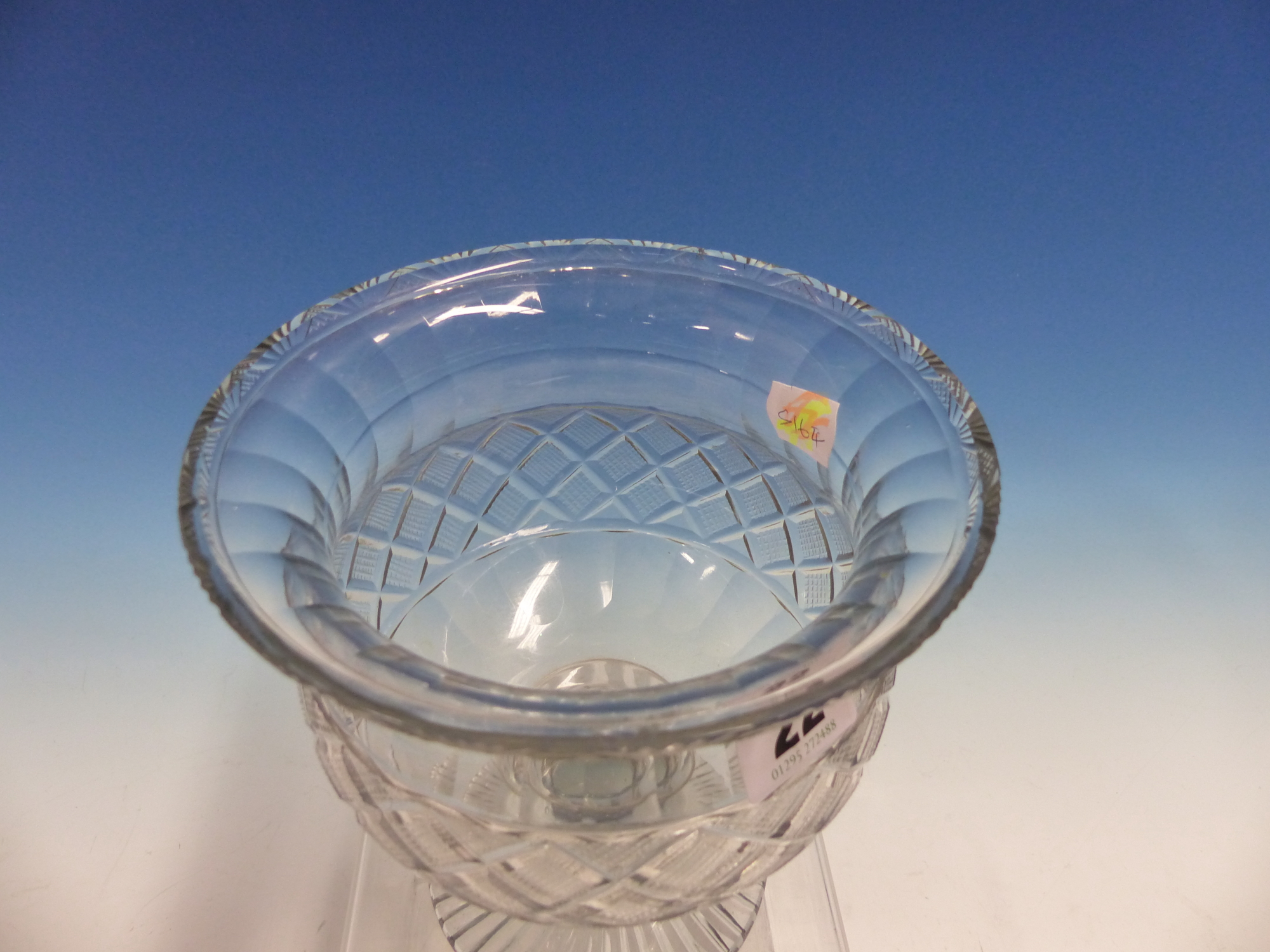 A FOOTED THISTLE SHAPED CLEAR GLASS BOWL, THE BODY WITH STRAWBERRY CUT DIAMOND DIAPER BAND ABOVE - Image 3 of 8