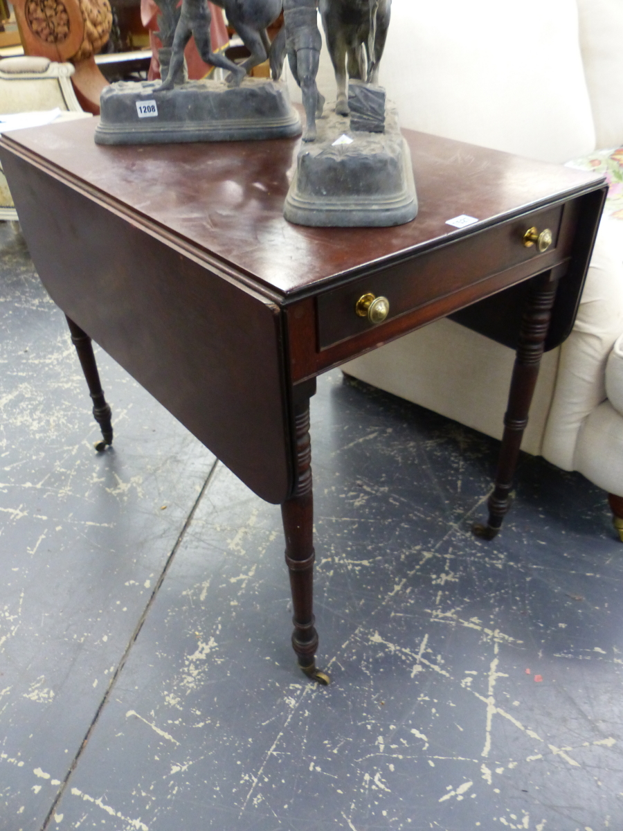 A MAHOGANY PEMBROKE TABLE WITH DRAWER TO ONE END, THE TURNED TAPERING CYLINDRICAL LEGS ON BRASS