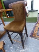 A VICTORIAN OAK DRAUGHTSMAN'S HIGH STOOL ON TURNED LEGS.