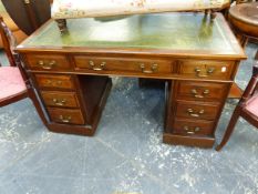 AN EDWARDIAN MAHOGANY PEDESTAL DESK. W.122 x D.63cms.