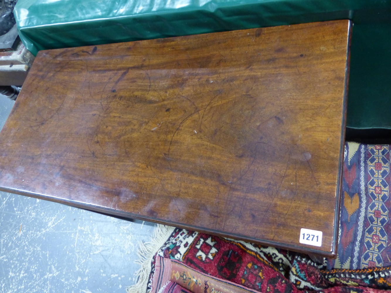 A GEO.III.MAHOGANY FOLD OVER TEA TABLE WITH SMALL DRAWER ON SHAPED SQUARE TAPERED LEGS. 91 x 91 x - Image 2 of 5