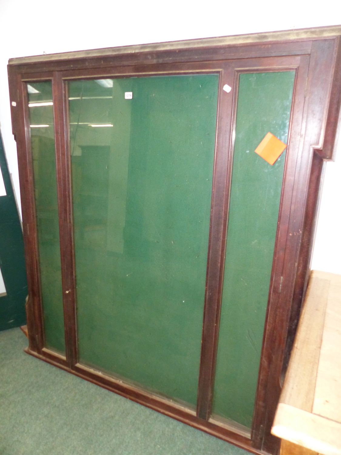 A LATE VICTORIAN MAHOGANY FRAMED GLAZED ROSETTE CABINET OR NOTICE BOARD WITH LOCKING CENTRAL DOOR.