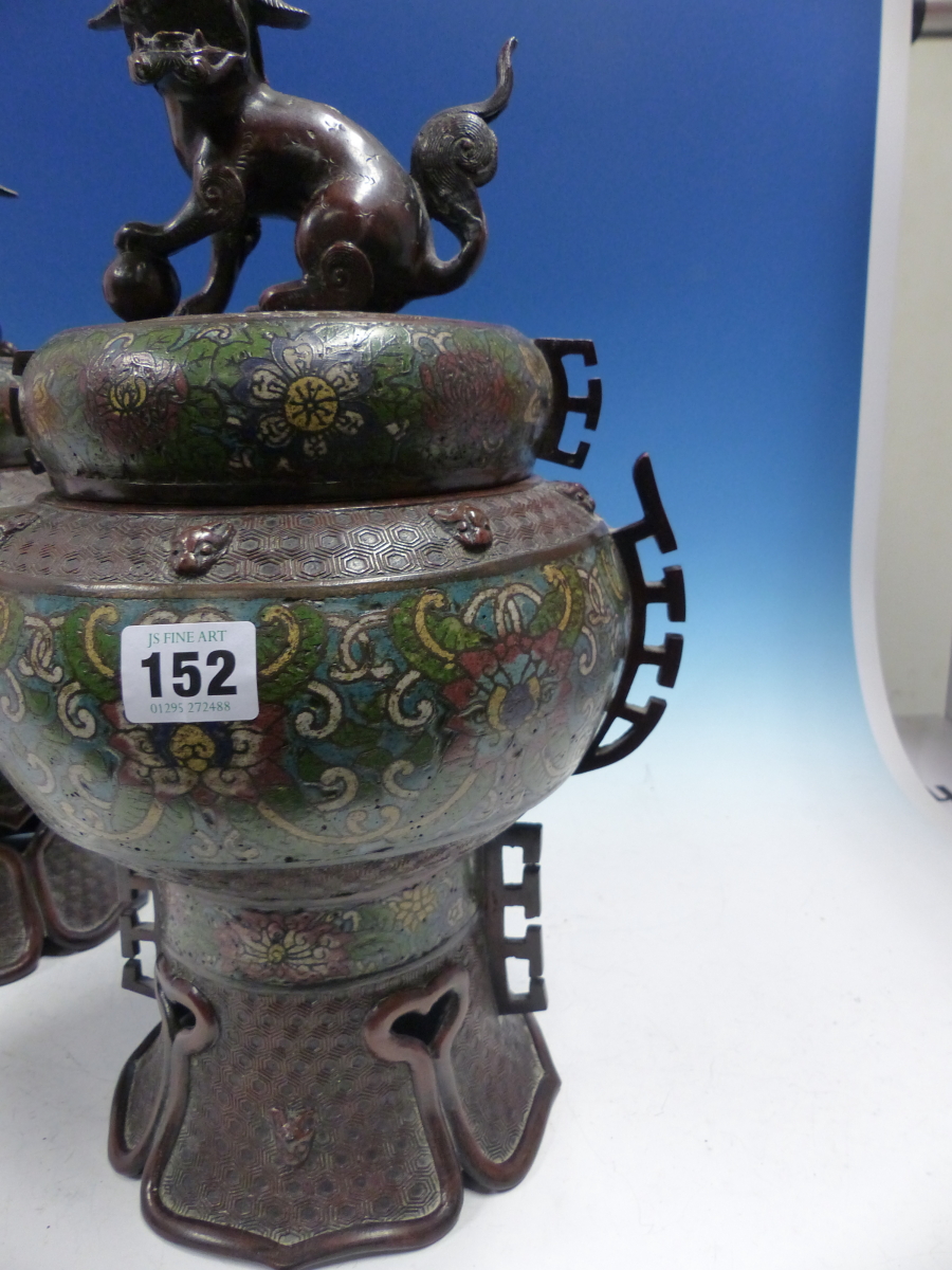 A PAIR OF CHINESE BRONZE INCENSE BURNERS AND COVERS, CHAMPLEVE ENAMELLED WITH LOTUS BANDS ABOVE - Image 6 of 28