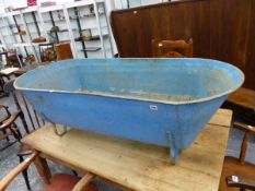 A VINTAGE PAINTED TIN BATH TUB. L.46cms.