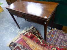 A GEO.III.MAHOGANY FOLD OVER TEA TABLE WITH SMALL DRAWER ON SHAPED SQUARE TAPERED LEGS. 91 x 91 x