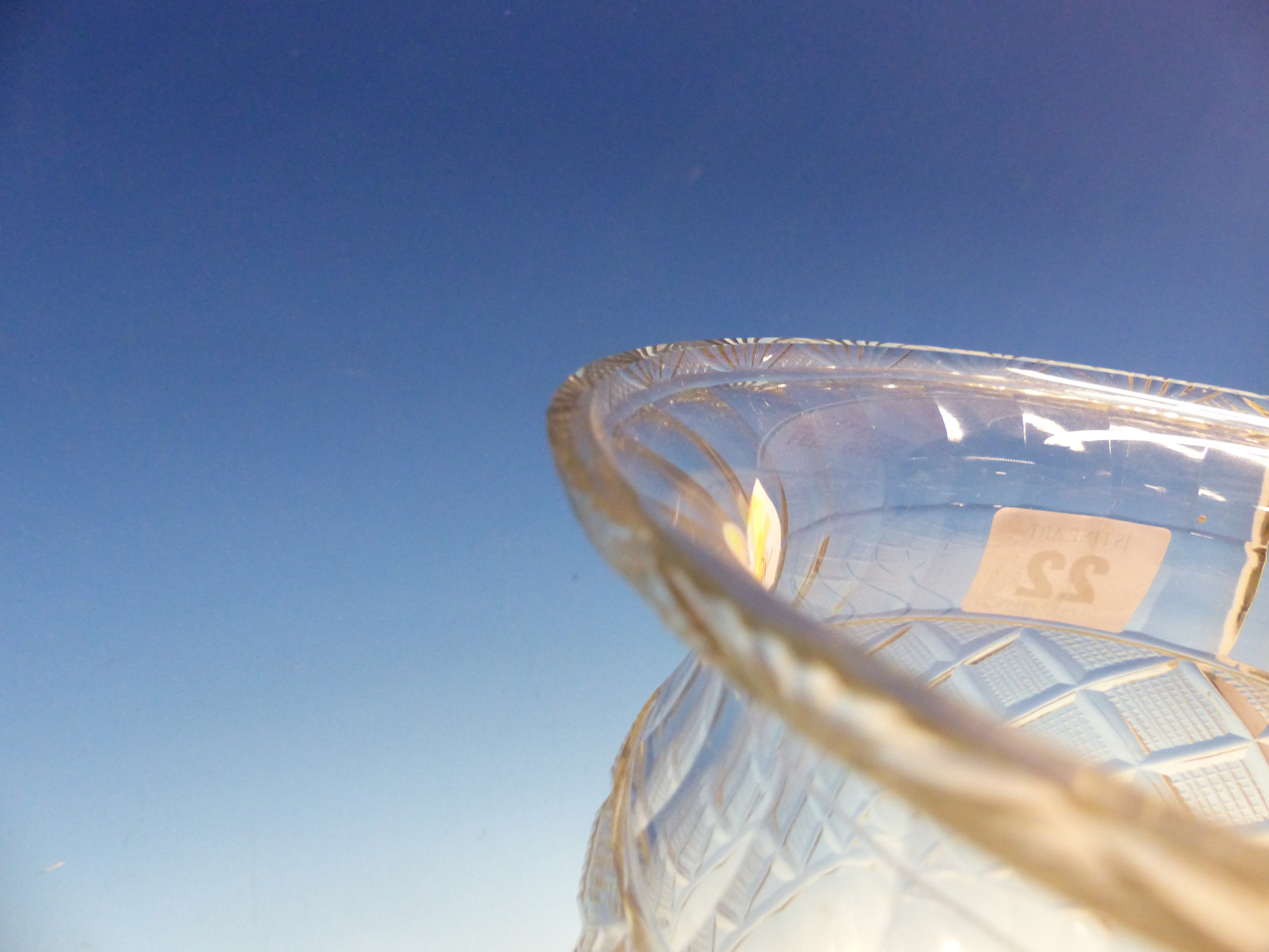 A FOOTED THISTLE SHAPED CLEAR GLASS BOWL, THE BODY WITH STRAWBERRY CUT DIAMOND DIAPER BAND ABOVE - Image 7 of 8