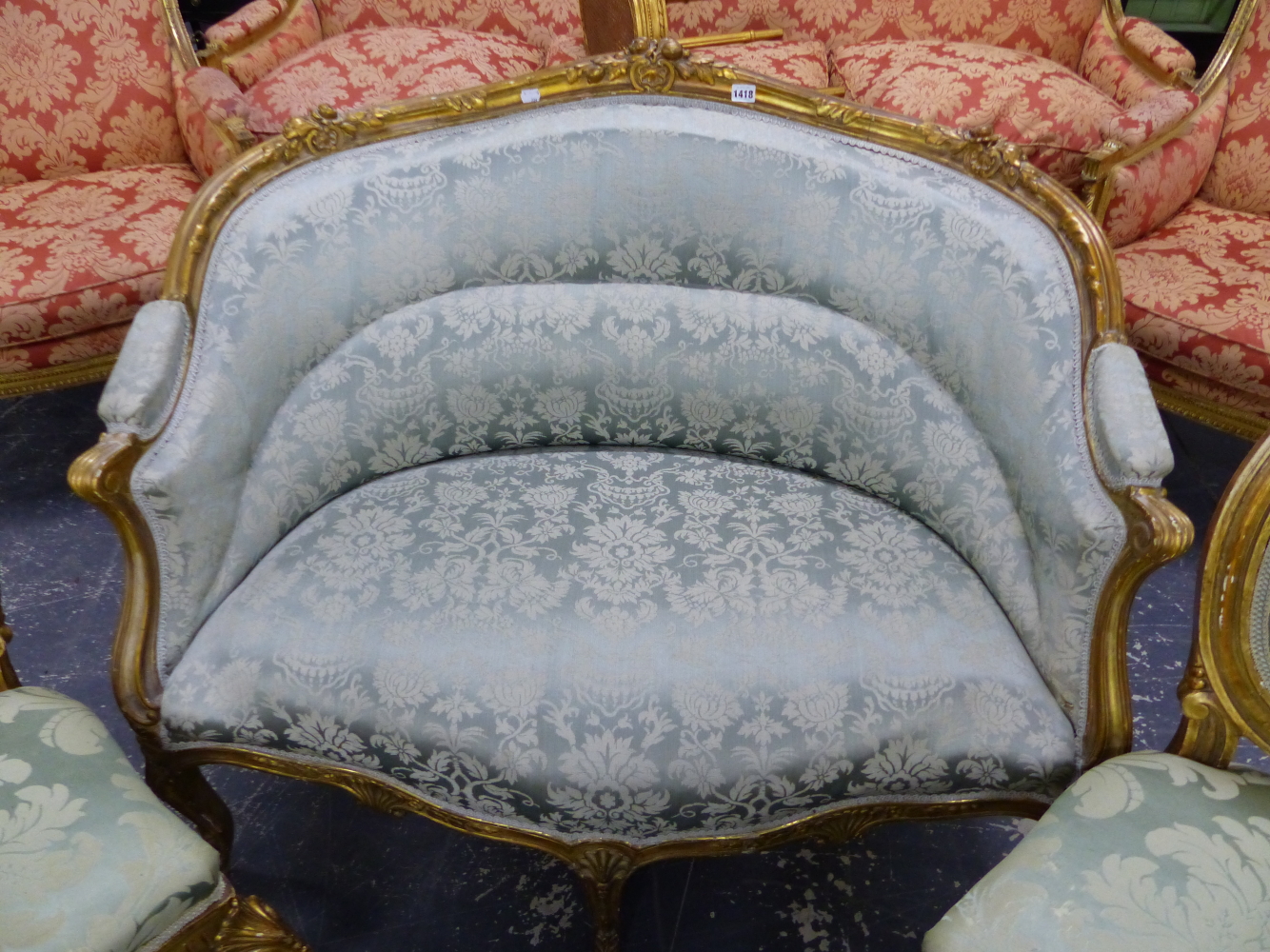 A LATE 19th.C.FRENCH GILTWOOD SETTEE ON CABRIOLE LEGS WTH SCALLOP DECORATION. W.112cms.