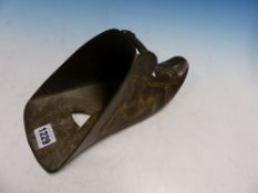 A SPANISH PARCEL GILT BRASS STIRRUP, THE SHOE SHAPE CAST WITH FOLIAGE. W 27cms.