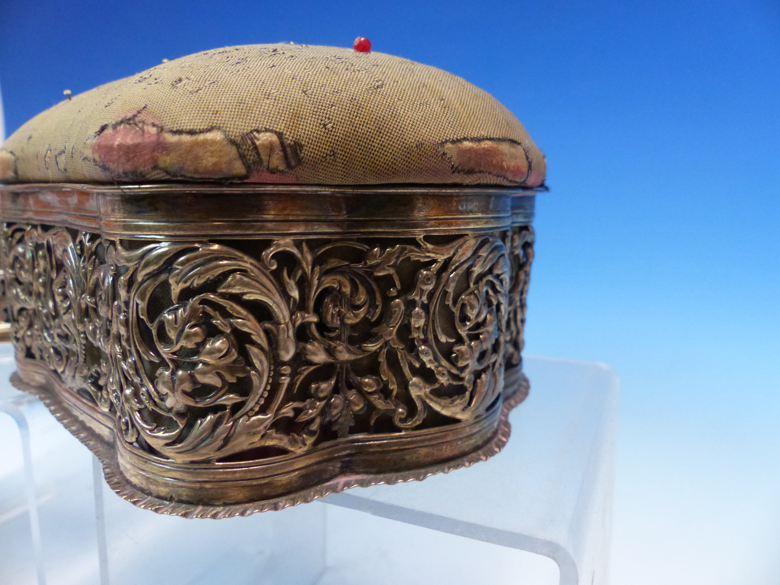 A VELVET PIN CUSHION WITH PIERCED SILVER BORDER HALLMARKED BIRMINGHAM DATED 1901,TOGETHER WITH A - Image 3 of 26