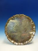A SILVER HALLMARKED FOOTED PRESENTATION SALVER, DATED 1910 CHESTER FOR BARKER BROTHERS, DIAMETER