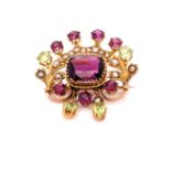 A 9ct GOLD GEMSET EDWARDIAN BROOCH WITH TWO ARTICULATED GEM SET DROPS. MEASUREMENTS 3cms X 2.7cms.
