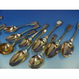 A QUANTITY OF SILVER HALLMARKED CUTLERY TO INCLUDE A SET OF SIX CASED TEASPOONS, A FURTHER SET OF