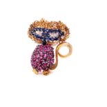 AN 18k STAMPED GOLD AND GEMSET RACOON BROOCH. A SAPPHIRE MASK AND NOSE, WITH DIAMOND SET EYES, AND