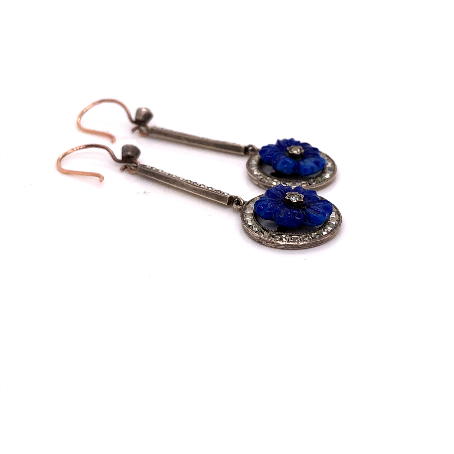 A PAIR OF ART DECO PASTE AND BLUE FOLIATE DOUBLE ARTICULATED DROP EARRINGS ON YELLOW METAL WIRES, - Image 2 of 7