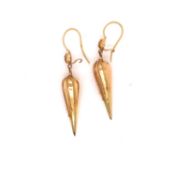 A PAIR OF GOLD VICTORIAN DROP EARRINGS, LENGTH 5cms, GROSS WEIGHT 4.1grms.