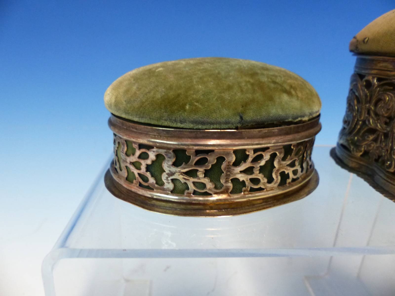 A VELVET PIN CUSHION WITH PIERCED SILVER BORDER HALLMARKED BIRMINGHAM DATED 1901,TOGETHER WITH A - Image 4 of 26