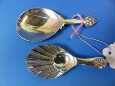 A LIBERTY AND CO. HALLMARKED SILVER CADDY SPOON, AFTER A DESIGN BY ARCHIBOLD KNOX, DATED