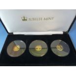 THE QUEENS CORONATION JUBILEE SOLID GOLD COIN COLLECTION, STRUCK IN 9ct GOLD, CASED AND IN CAPSULES.
