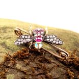AN ANTIQUE GOLD AND GEMSET BEE BROOCH. THE BODY OF THE BEE IS SET WITH OLD CUT RUBIES AND DIAMONDS