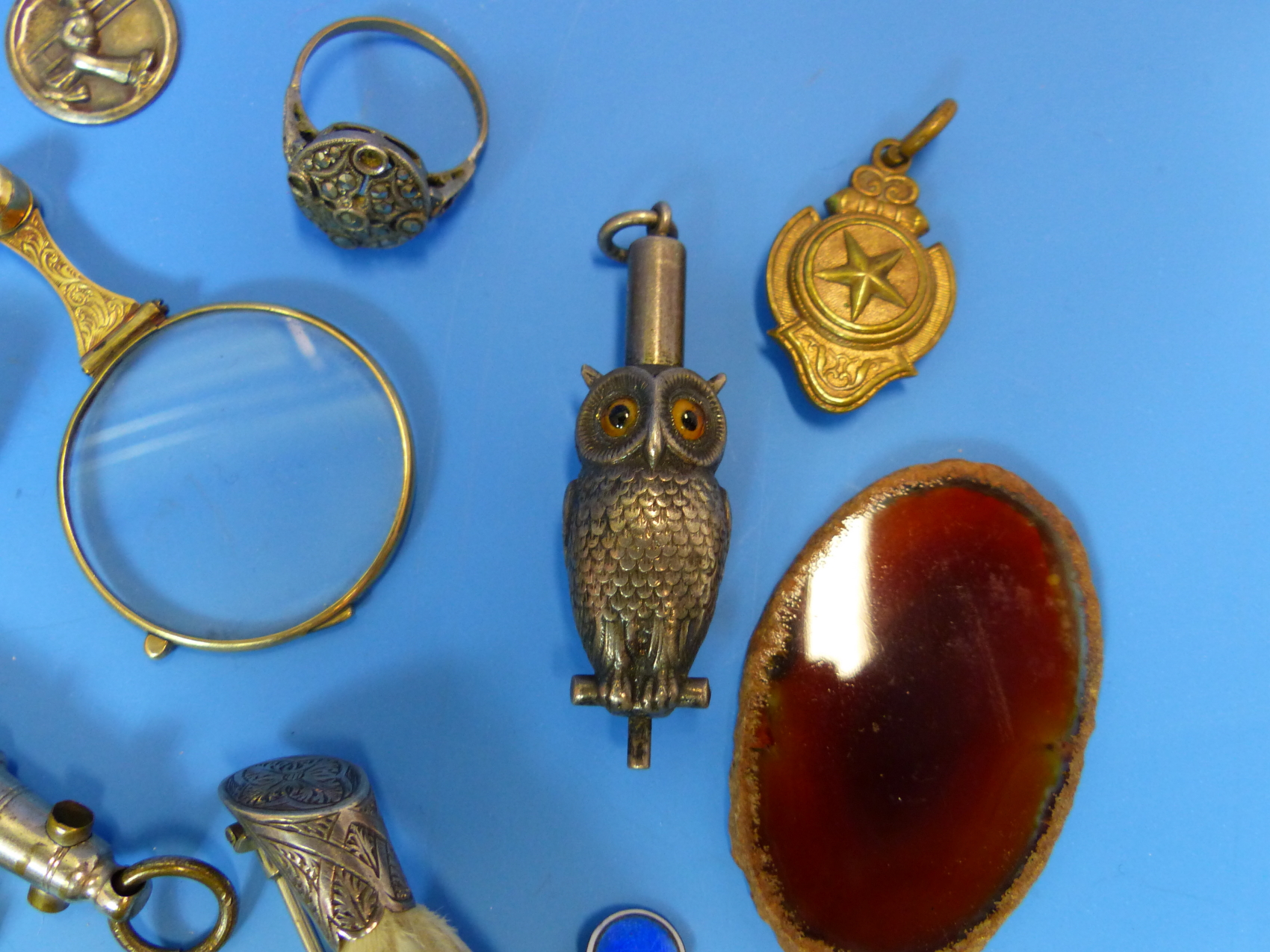 AN S.MORDAN & CO VICTORIAN NOVELTY SILVER OWL PROPELLING PENCIL, THREE VINTAGE GOLD WATCHES, A - Image 3 of 26