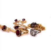 A 9ct GOLD FOIL BACK AMETHYST FOLIATE SPRAY BROOCH, TOGETHER WITH 9ct GOLD GARNET RING, A 9ct GOLD