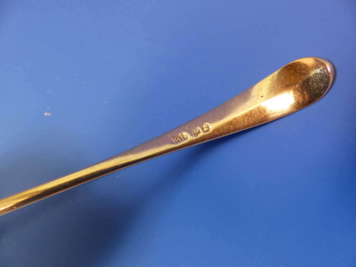 A PAIR OF 19th C. QUEENS PATTERN HALLMARKED SILVER SAUCE LADLES DATED 1851 GLASGOW FOR JOHN - Image 16 of 28