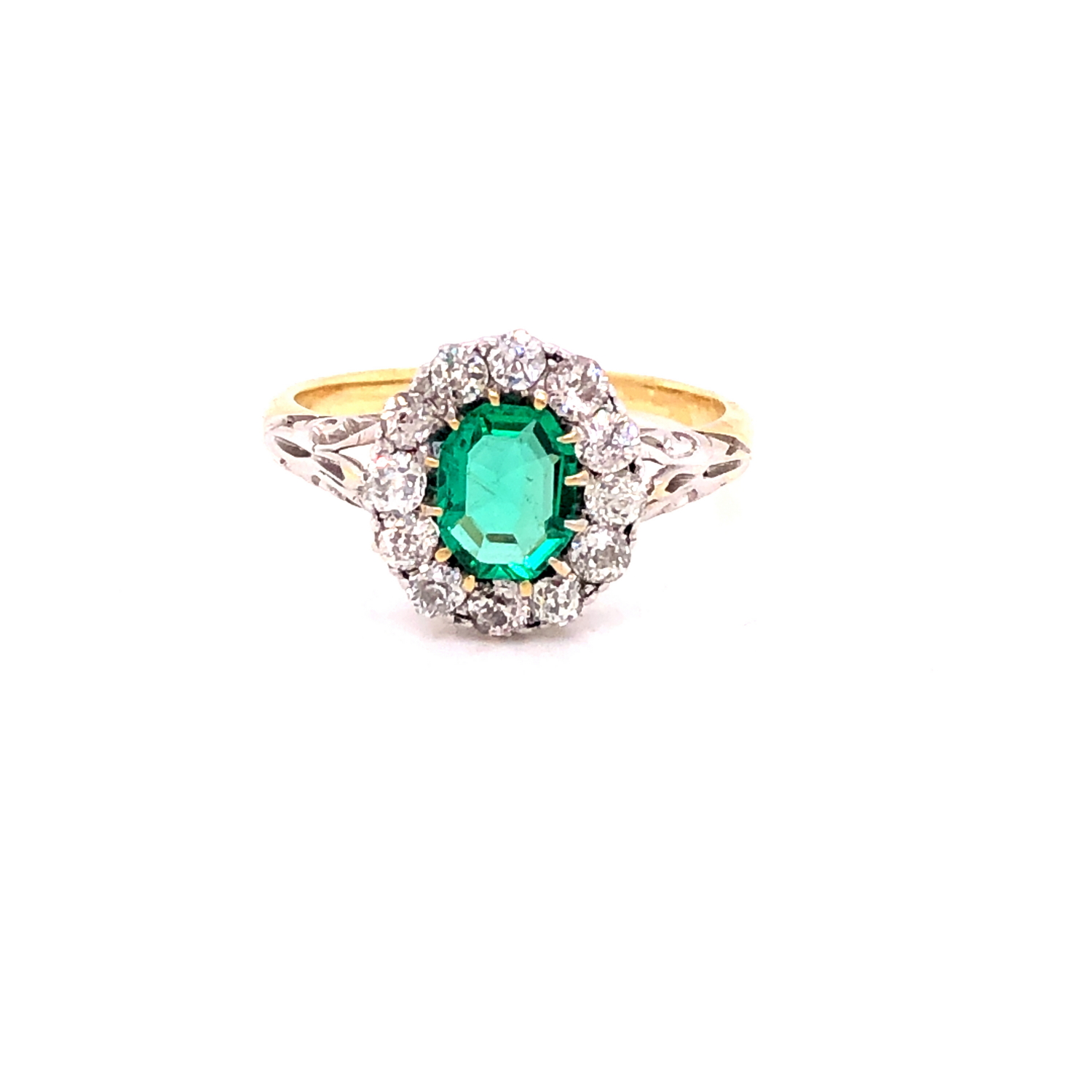 AN EMERALD AND DIAMOND CLUSTER RING. THE PRINCIPLE MIXED CUT EMERALD IN A TWELVE CLAW SETTING - Image 12 of 17