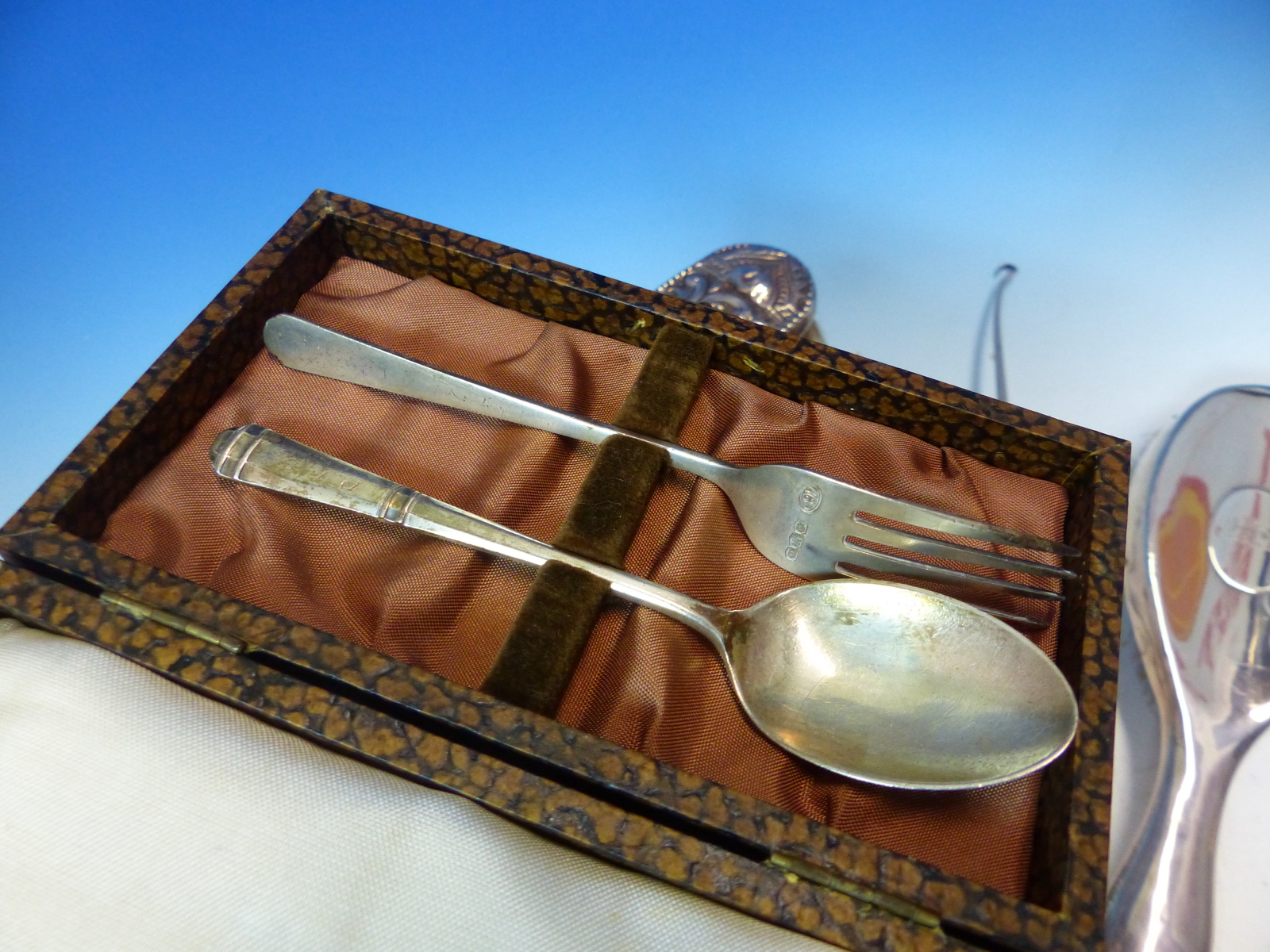 A HALLMARKED SILVER THREE PIECE DRESSING TABLE SET, A FURTHER REPOUSSE DECORATED MIRROR AND BRUSH, A - Image 8 of 8