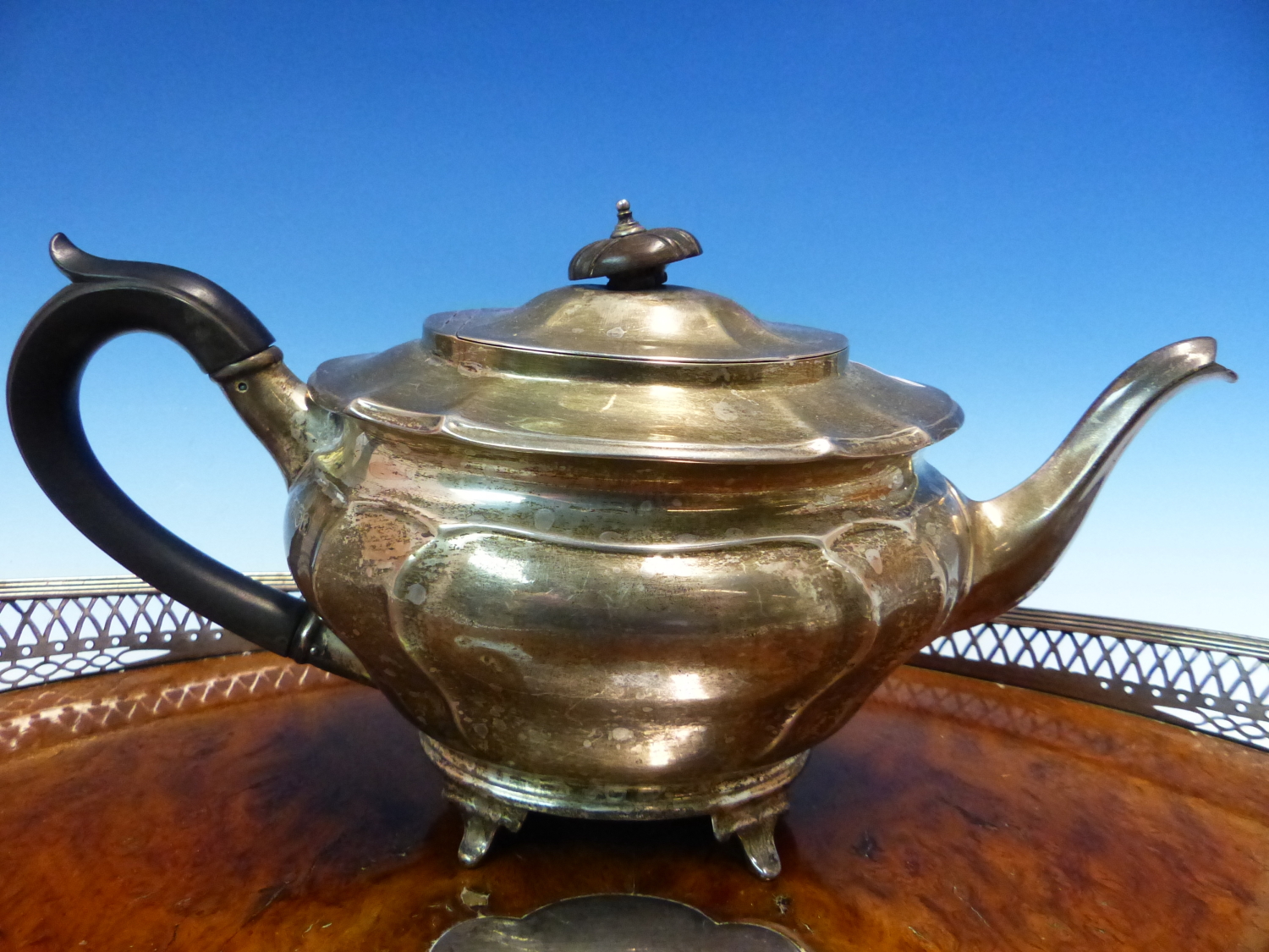 A VICTORIAN HALLMARKED SILVER PIERCED RIM GALLERY TRAY WITH WALNUT BASE TOGETHER WITH A HALLMARKED - Image 9 of 20