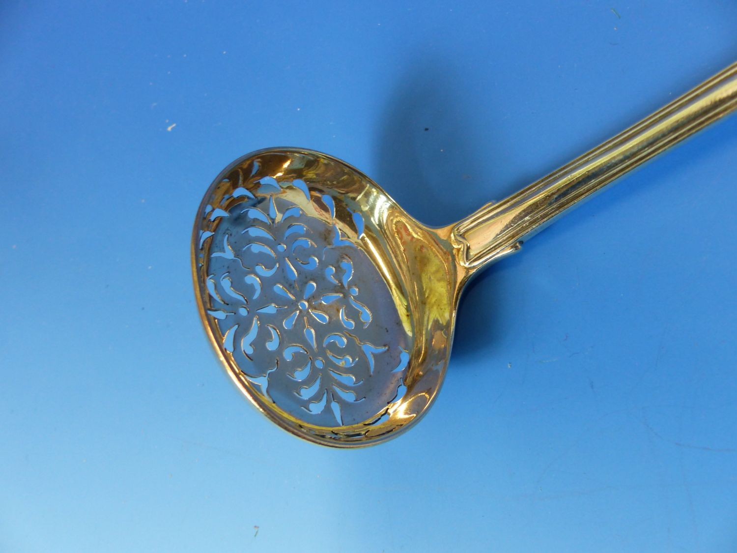 A PAIR OF 19th C. QUEENS PATTERN HALLMARKED SILVER SAUCE LADLES DATED 1851 GLASGOW FOR JOHN - Image 22 of 28